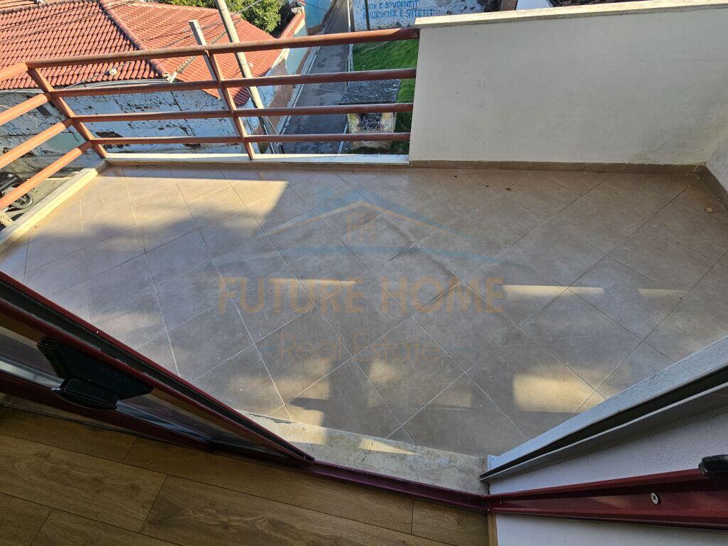 Shitet, Apartament 2+1+2, Shkolla Partizani.
