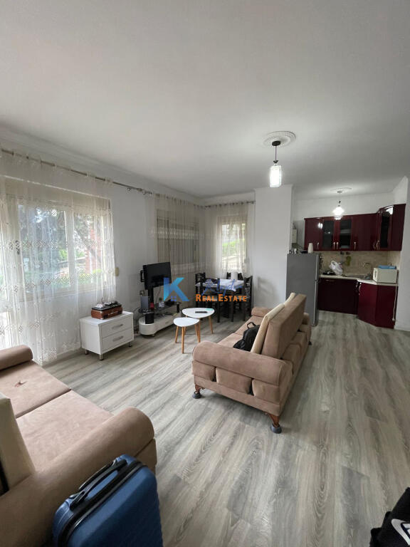 1+1 apartment for sale at Liqeni i Thatë, Peti Street