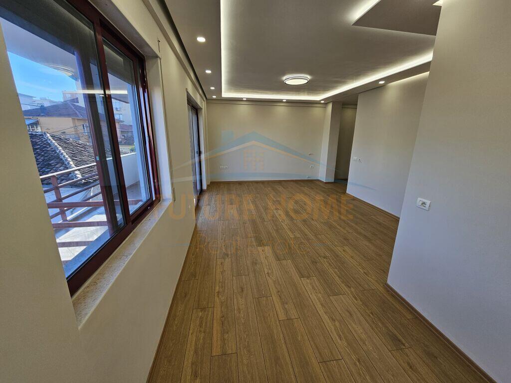 Shitet, Apartament 2+1+2, Shkolla Partizani.