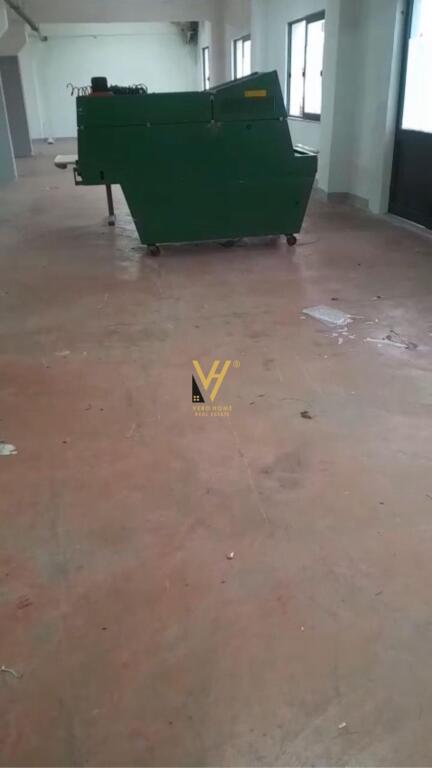 AFFITTASI MAGAZZINO DI 500 M2 A KMY, YZBERISHT 1.800 EURO