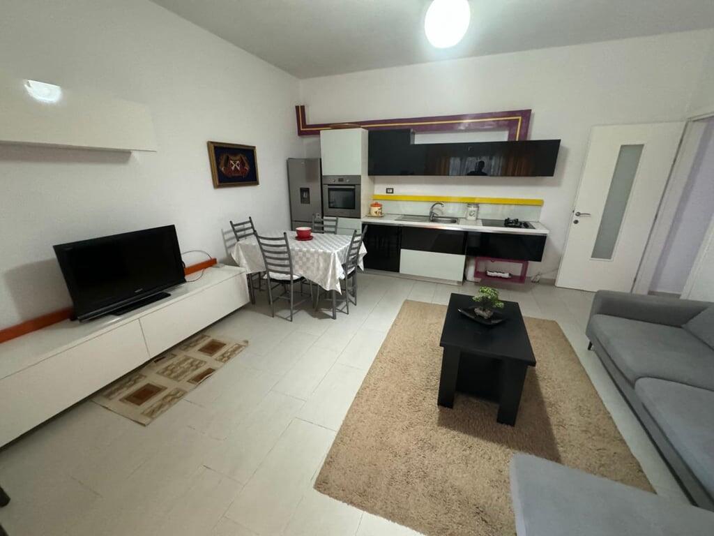 1+1 apartment for rent in the Botanical Garden.