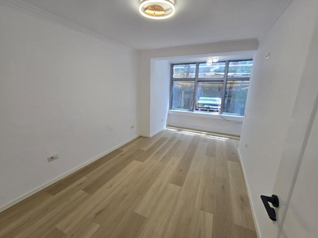 Super appartamento 2+1 in via 21-Dhjetori (policlinico)