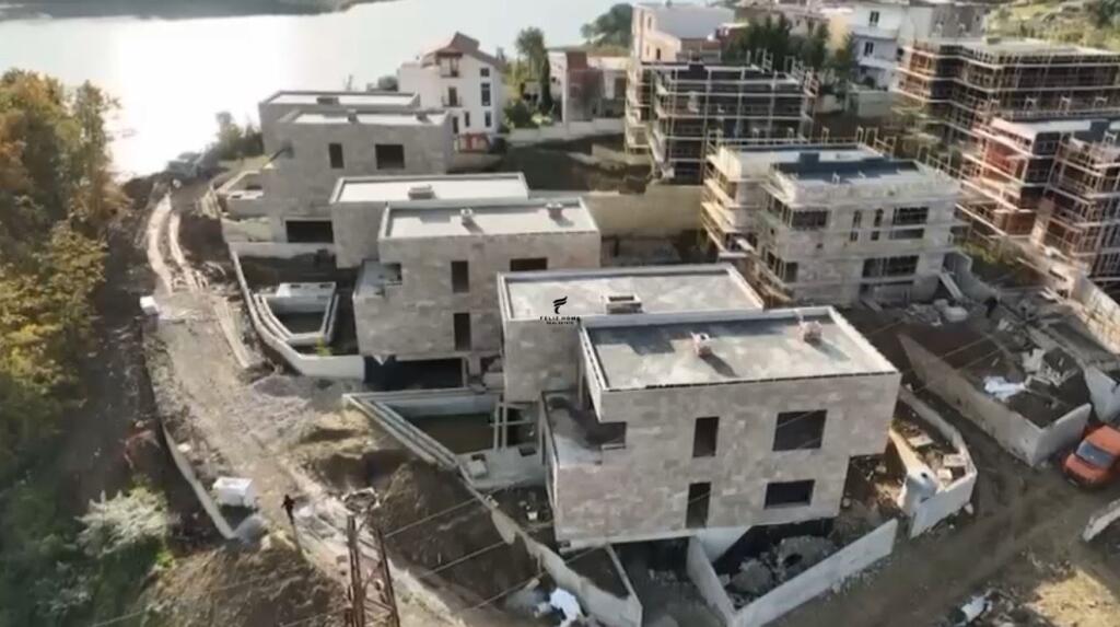 FOR SALE 8 VILLAS LAKE FARKA 6,000,000 EURO