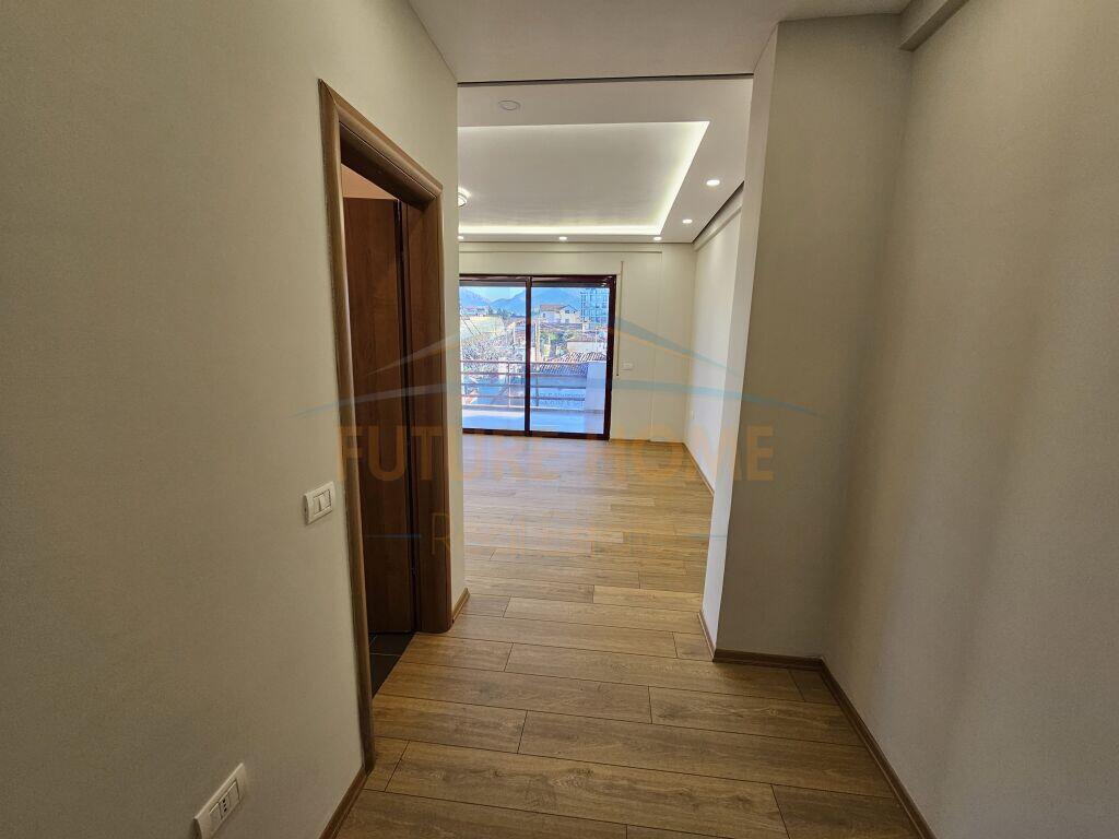 Shitet, Apartament 2+1+2, Shkolla Partizani.