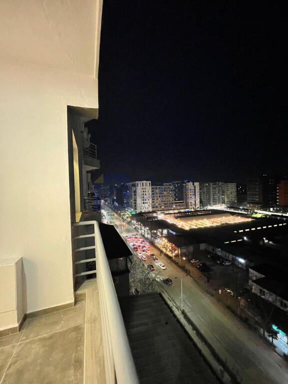 For sale: 2+1+2 apartment on Kavaja Street.