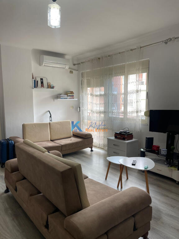 1+1 apartment for sale at Liqeni i Thatë, Peti Street