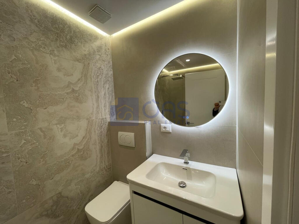 For sale: 2+1+2 apartment on Kavaja Street.