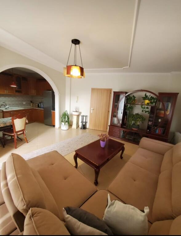 Rent! Apartment 2+1+2, Fresku