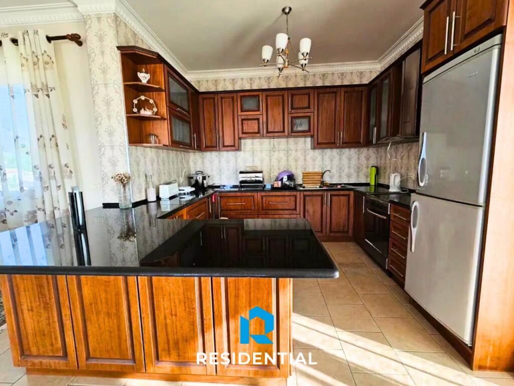 In Student City, a penthouse is for sale at a BARGAIN price, only 1076 Euro/m².