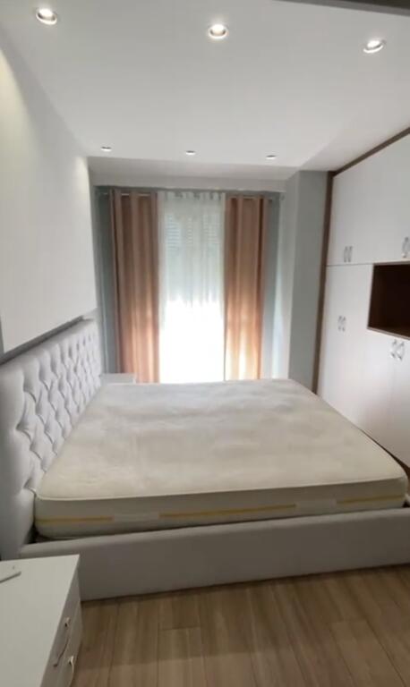 Jepet me qira 2+1+2 FIORI DI BOSKO 650€ 