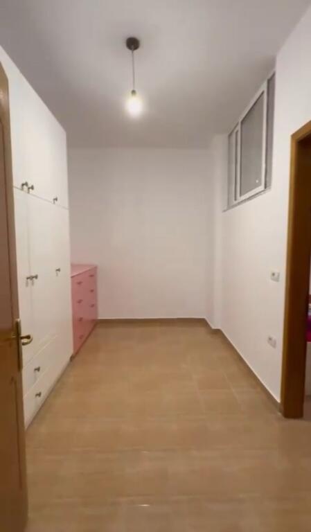 Affittasi appartamento 3+1, via Gaqo Vakeflli vicino a Big Market (via 5 Maggio) 600 mila lekë.