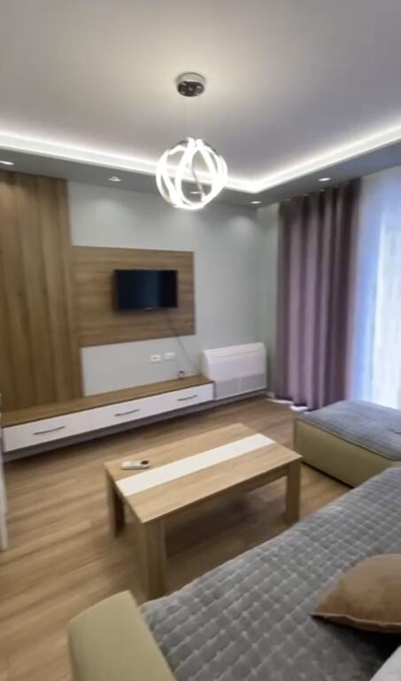 Jepet me qira 2+1+2 FIORI DI BOSKO 650€ 