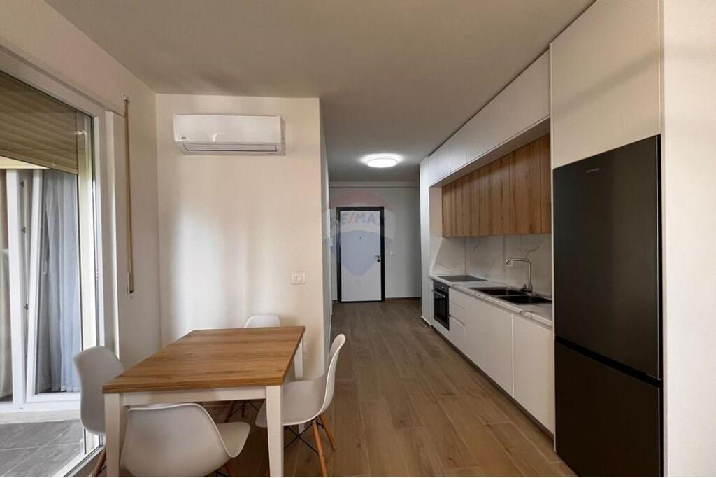 JEPET ME QIRA APARTAMENT 1+1Tirana Golden Park