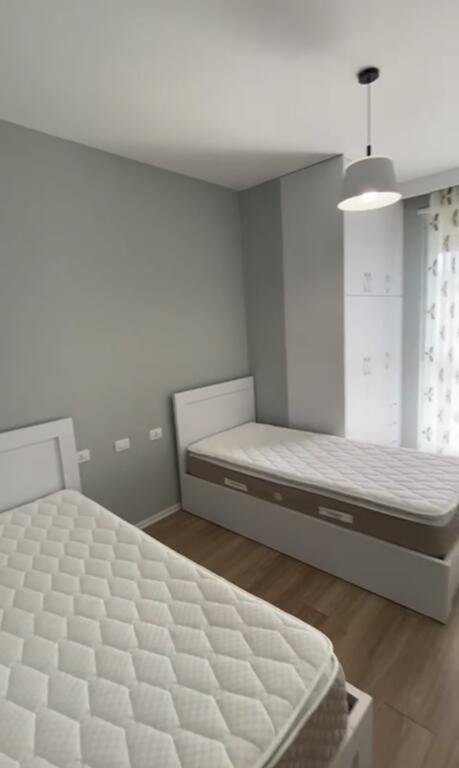Jepet me qira 2+1+2 FIORI DI BOSKO 650€ 
