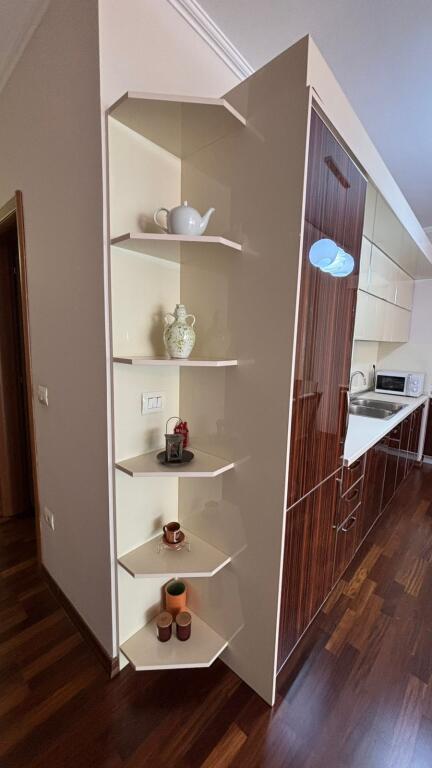 Jepet me Qira Apartament 2+1+2 – Pranë Stadiumit Air Albania