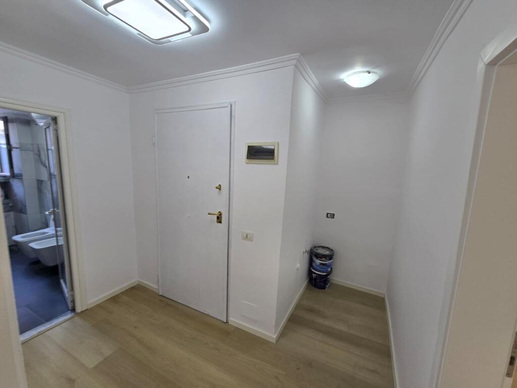 Super appartamento 2+1 in via 21-Dhjetori (policlinico)