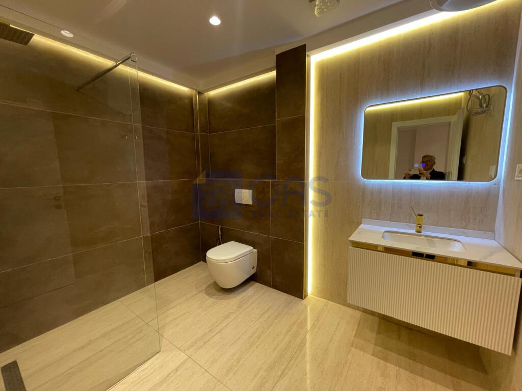 For sale: 2+1+2 apartment on Kavaja Street.