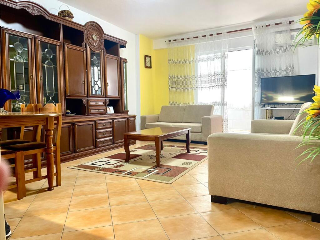 Apartament 1+1 , per Qira Pallatit Sportit -Durres