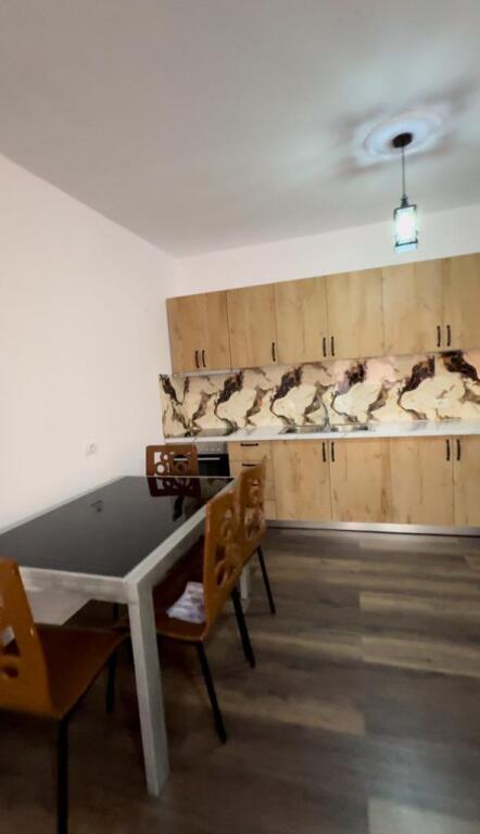 Apartment 2+1 for rent, Shkoze near the Tom Doshit Complex 450 euros.
