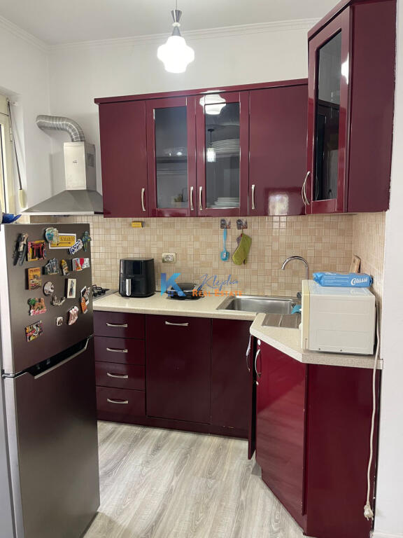 1+1 apartment for sale at Liqeni i Thatë, Peti Street