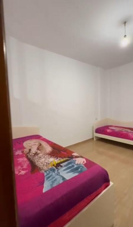Affittasi appartamento 3+1, via Gaqo Vakeflli vicino a Big Market (via 5 Maggio) 600 mila lekë.