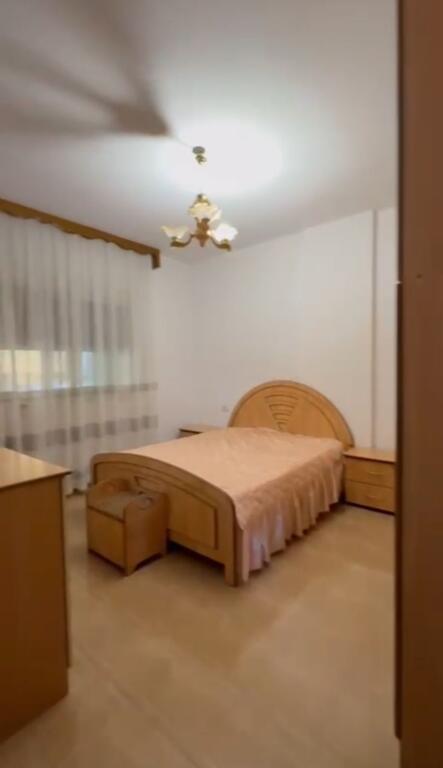 Affittasi appartamento 3+1, via Gaqo Vakeflli vicino a Big Market (via 5 Maggio) 600 mila lekë.