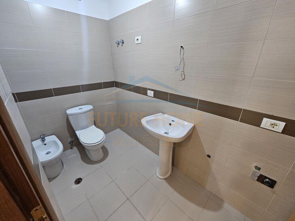 Shitet, Apartament 2+1+2, Shkolla Partizani.