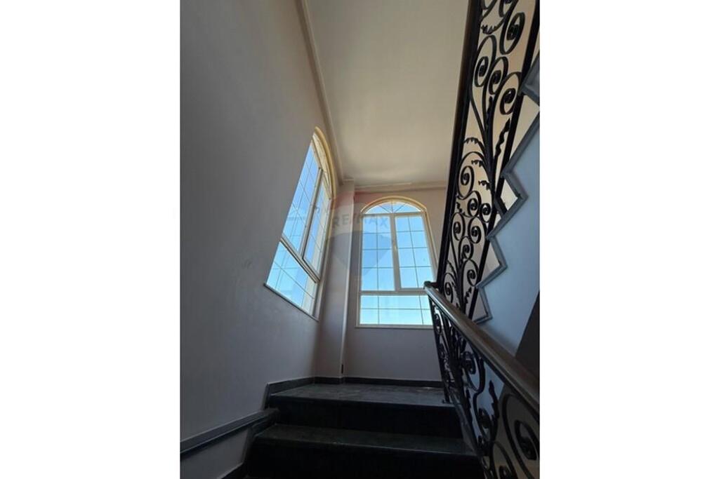 Multifunctional Building for Sale in Rinas!