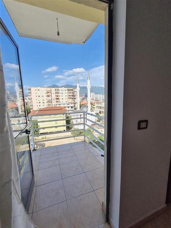 Jepet apartament 2+1 me qera ne Don Bosko perballe Shkolles Vace Zela 
