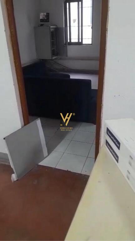 AFFITTASI MAGAZZINO DI 500 M2 A KMY, YZBERISHT 1.800 EURO