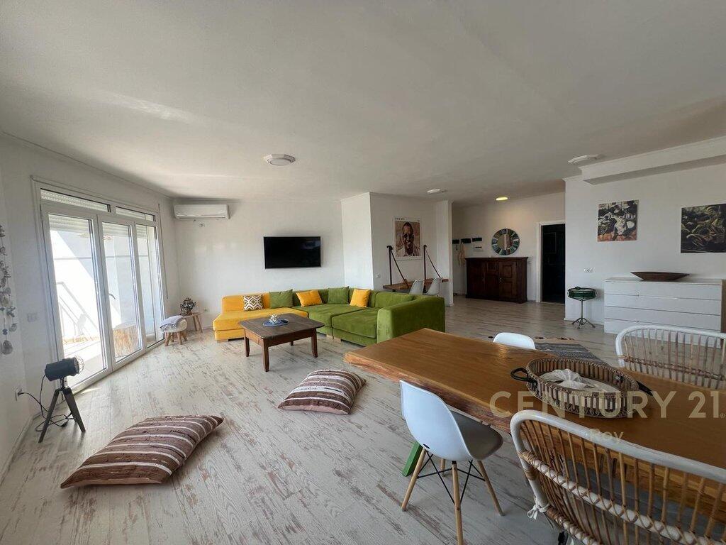 For sale: Super apartment with a sea view at Shkembi i Kavajes!