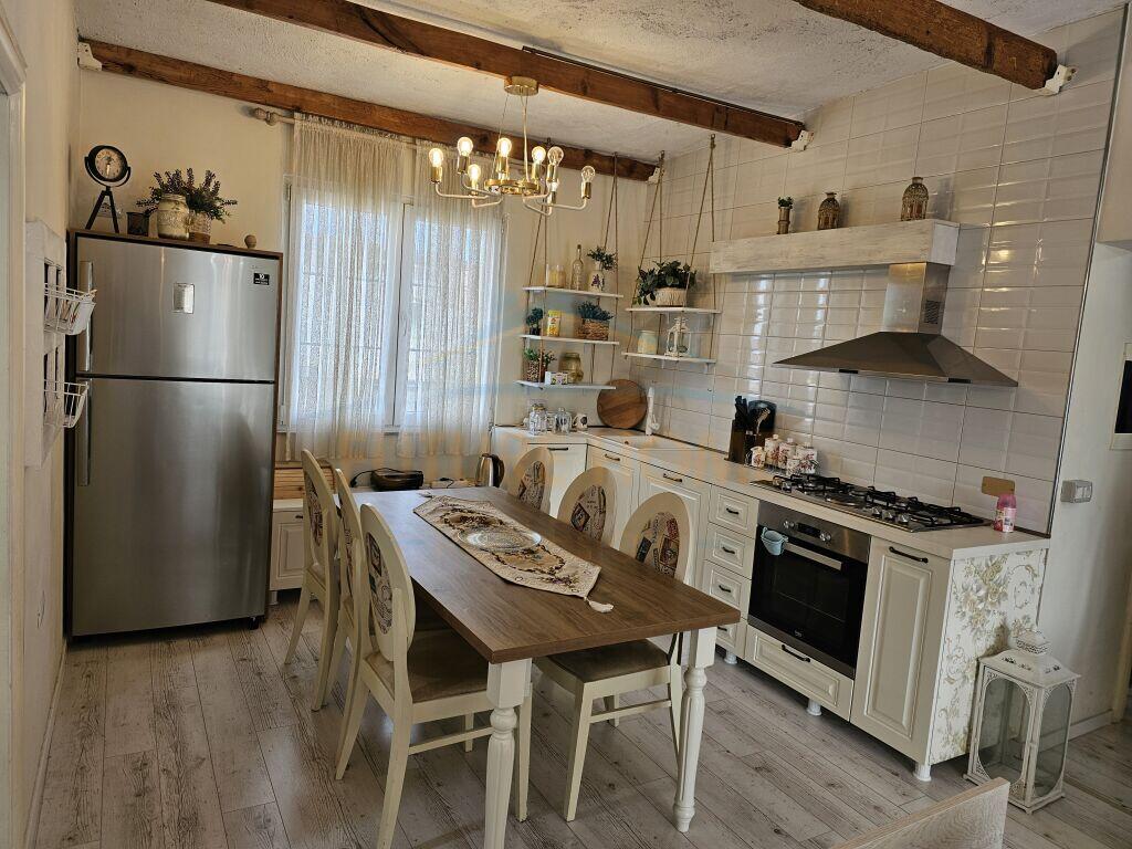 Shitet, Apartament 2+1+2, Rr.Siri Kodra, Tirane.
