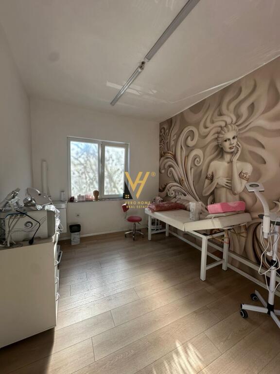 65 M2 SPACE FOR RENT ON KAVAJA STREET 600 EURO
