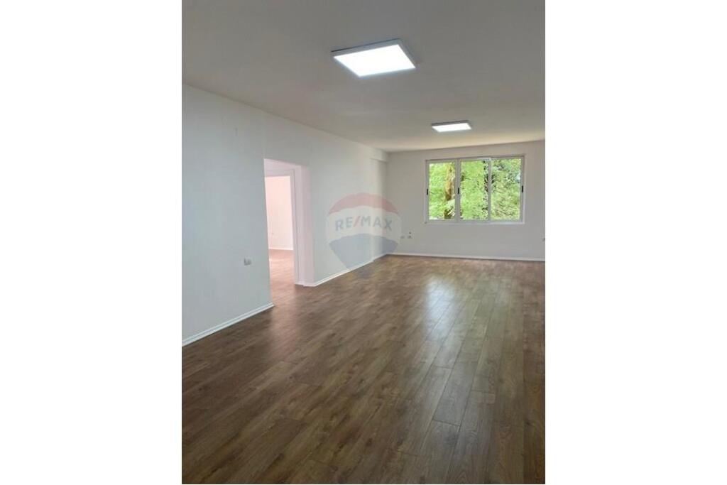 Office space for rent on Elbasan Street!