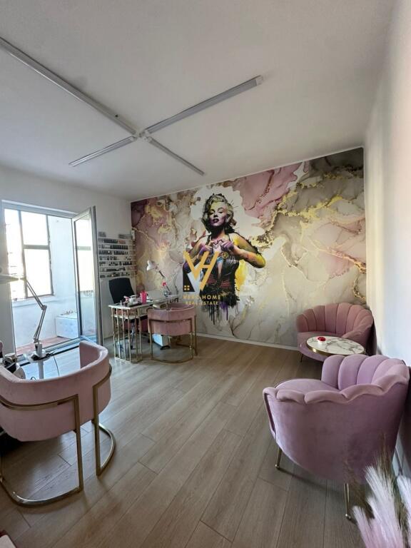 65 M2 SPACE FOR RENT ON KAVAJA STREET 600 EURO