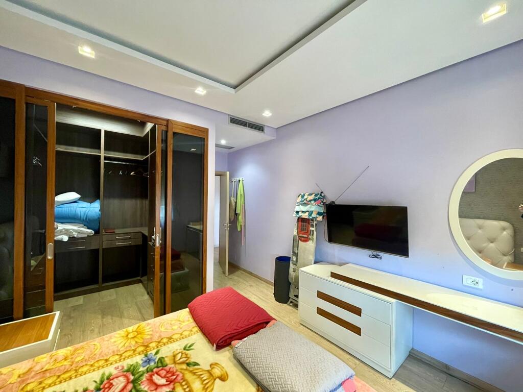 Apartament 3+1 me post parkimi me qira tek Bulevardi i Ri
