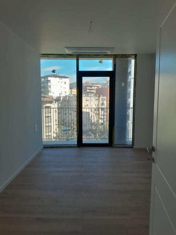 AMBIENT BIZNESI 1+1 ME QIRA, RRUGA E KAVAJES, PRANE KISHES 