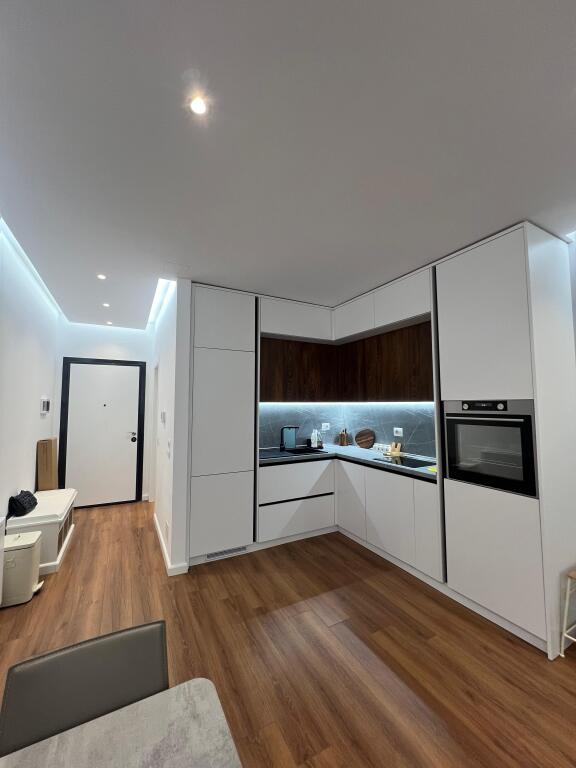 Tirana, 1+1 apartment with balcony for rent, 6th floor, 74 m², 750 € (Former Aviation Field)