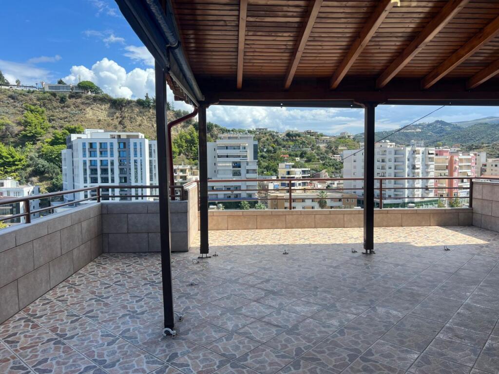 Penthouse ne shitje ne qender te Vlores
