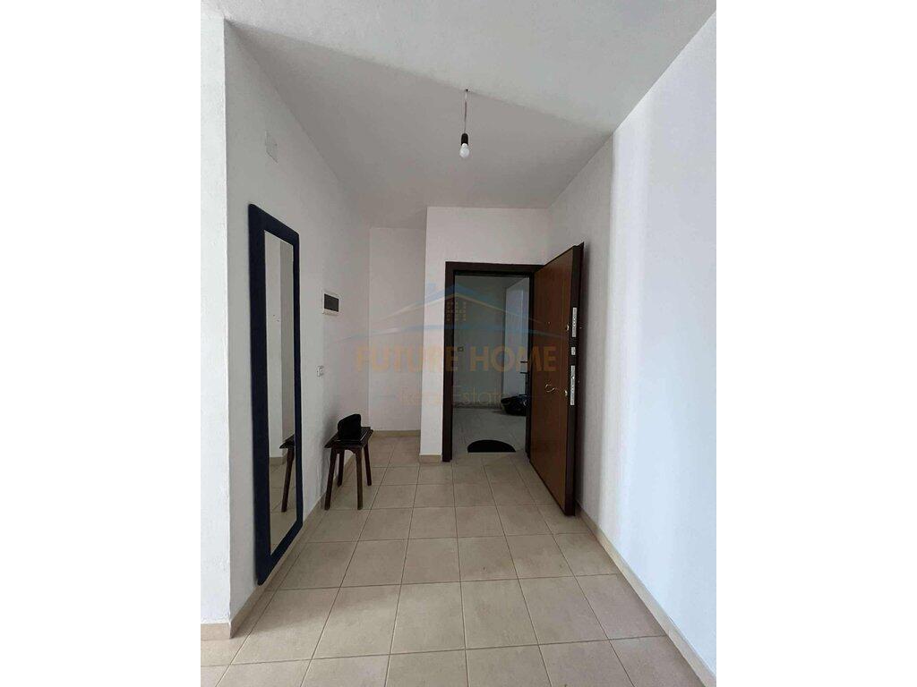 Shitet, Apartament 1+1, Unaza e Re, Tiranë.