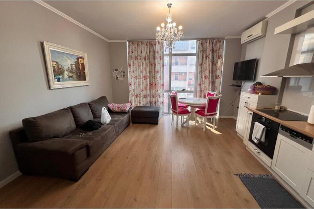 APARTAMENT 2+1 Rr. Kavajes, 2 POSTE PARKIMI