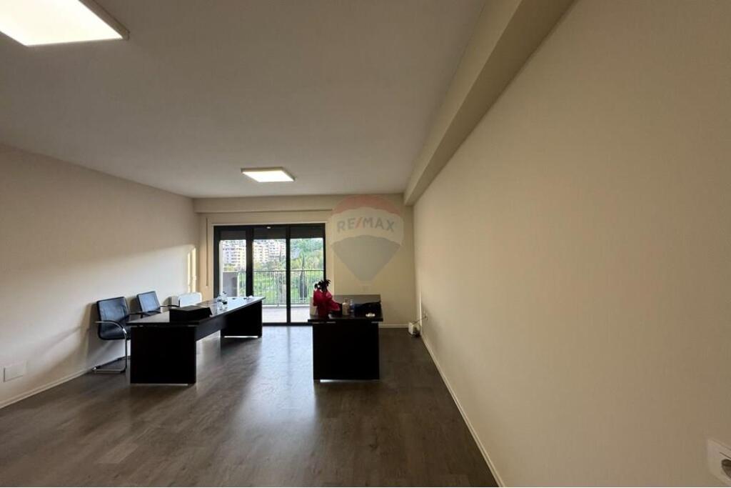 SPACE FOR RENT NEAR THE PARIS COMMUNE!