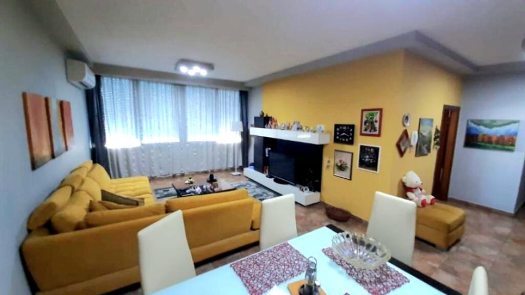 In vendita Appartamento 3+1+2 Rruga e Dibres 158.000 €