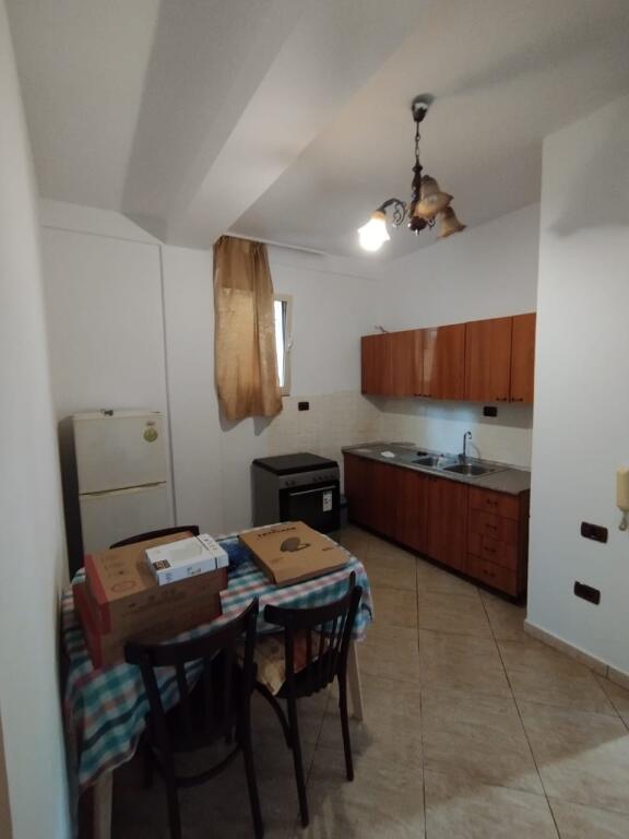 A 1+1 apartment is available for rent near Marin Barleti in Selita.