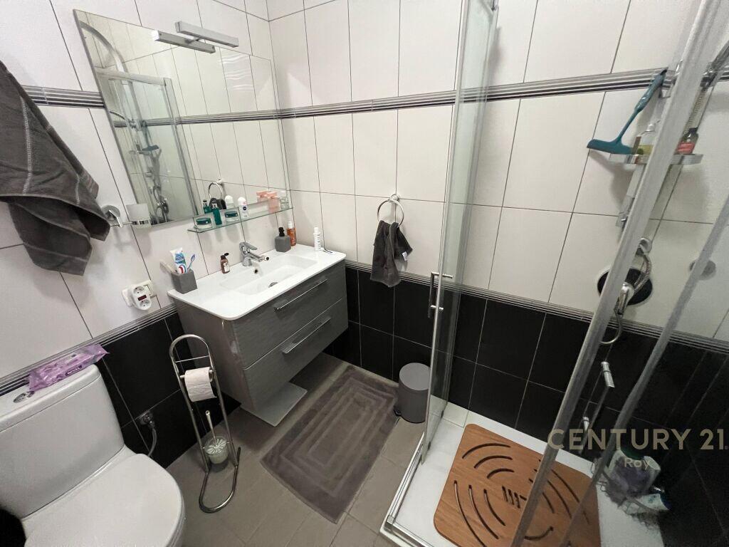 We are selling a 2+1 apartment at Mali i Robit.