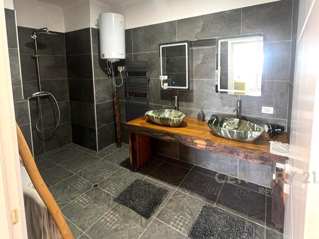 For sale: Super apartment with a sea view at Shkembi i Kavajes!