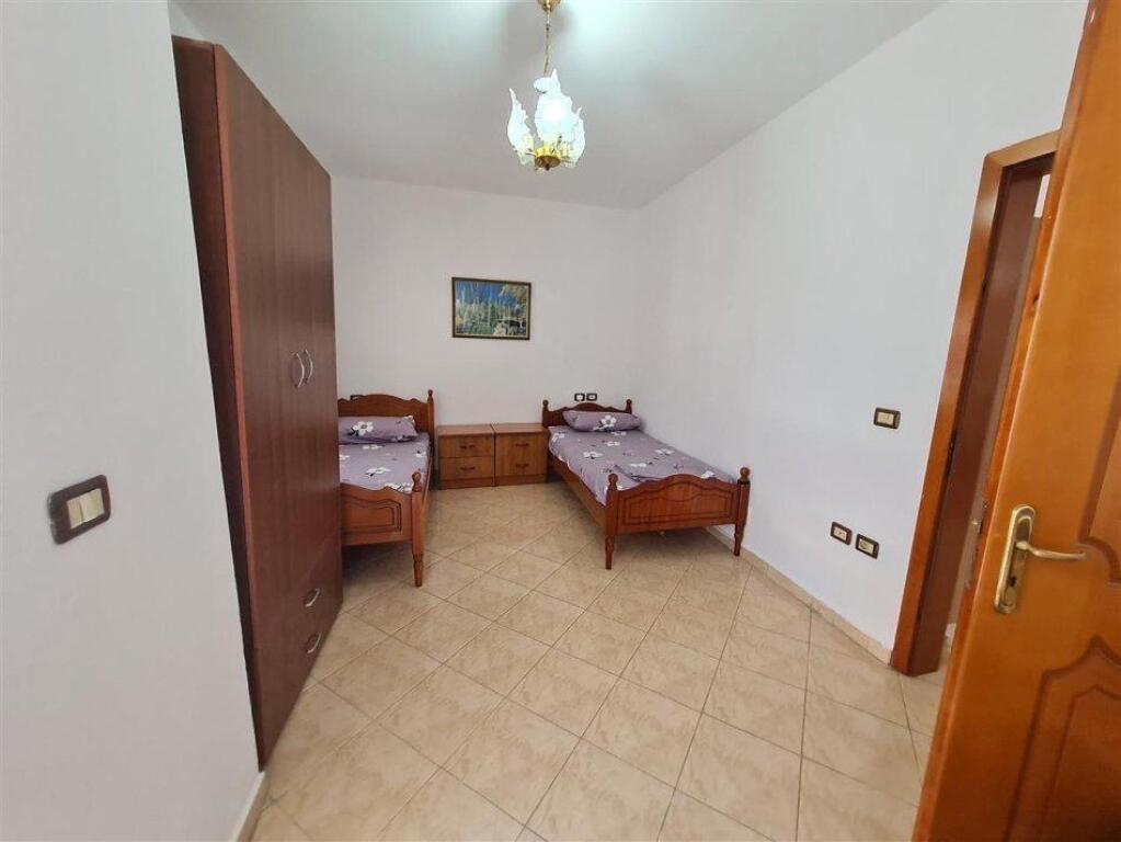 Affittasi appartamento 2+1+1 con balcone