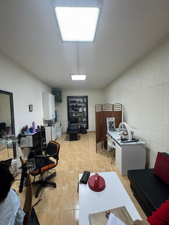 AFFITTASI NEGOZIO 32M2 500 EURO MYSLYM SHYRI