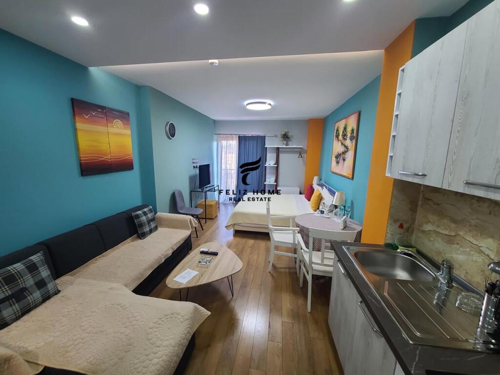 HOTEL ME QERA 340 M2 QENDER 6.500 EURO