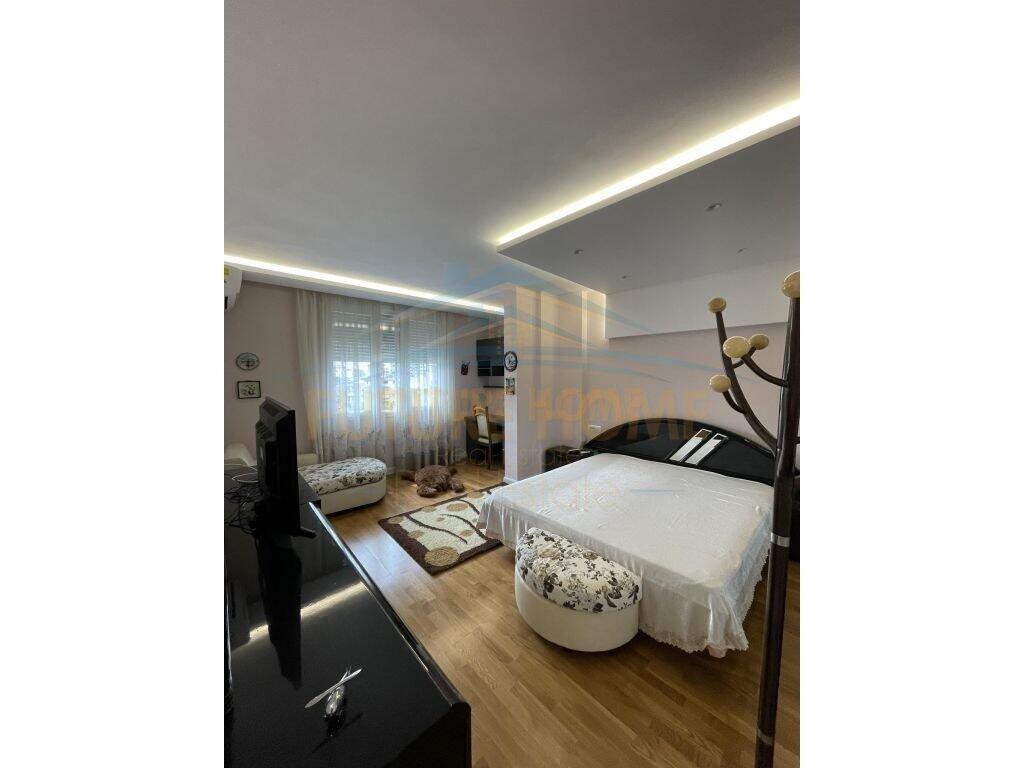 Shitet Apartament 3+1+2, Shallvaret